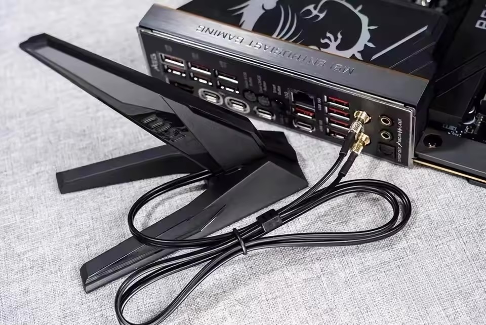 Antena Wi-Fi 7 Original MSI co - Z890 Wi-Fi 7 Motherboard reseña y precio